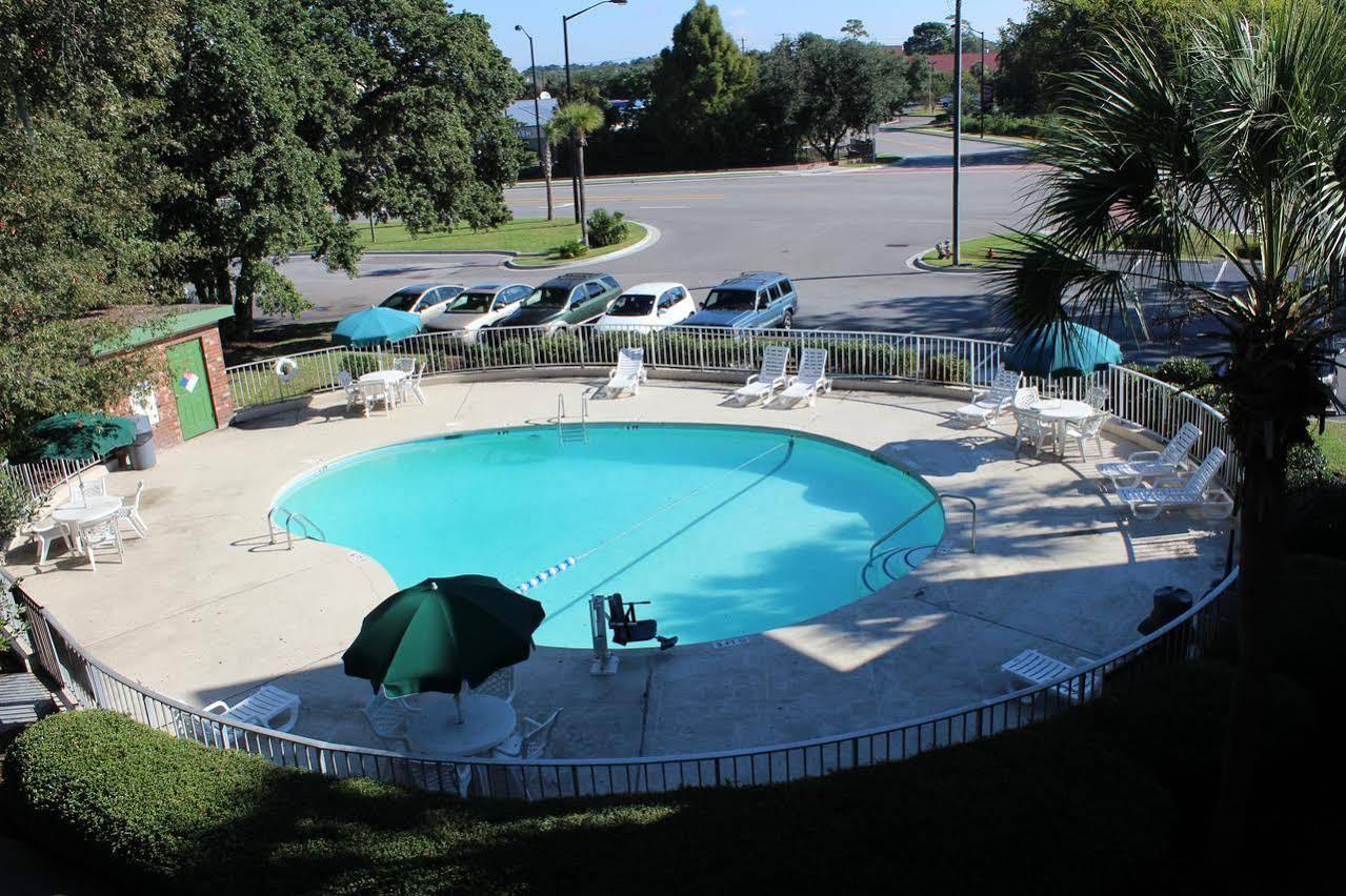 Days By Wyndham Mt Pleasant-charleston-patriots Point Hotel 2*